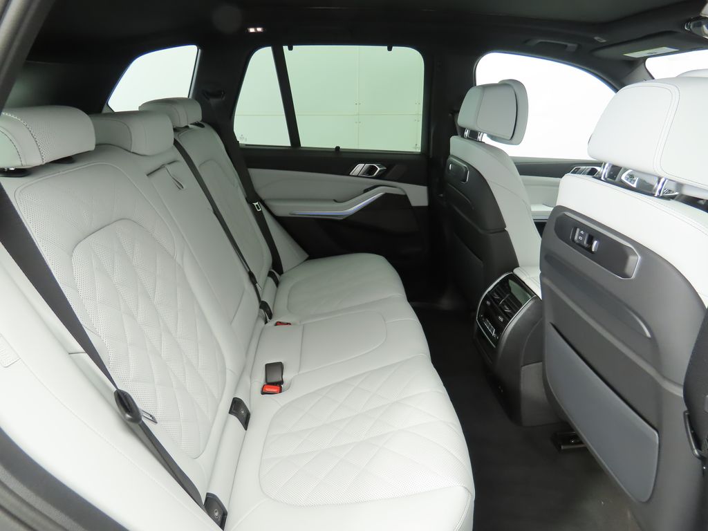 Thumbnail: 2026 BMW X5 - 23