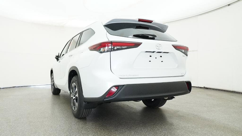 Thumbnail: 2025 Toyota Highlander - 3