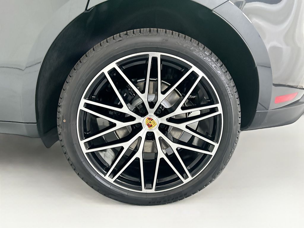 Thumbnail: 2026 Porsche Macan - 31