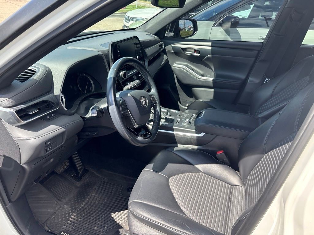 2021 Toyota Highlander XSE White at Phil Fitts Ford