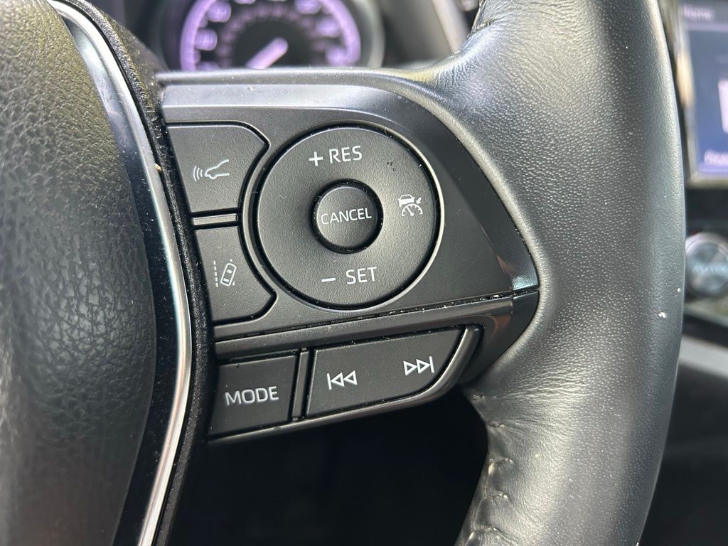2020 Toyota Camry SE 24