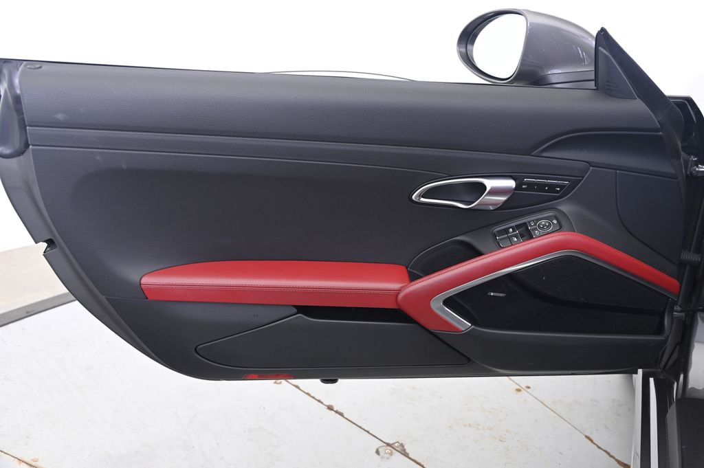 Thumbnail: 2021 Porsche 718 Boxster - 32