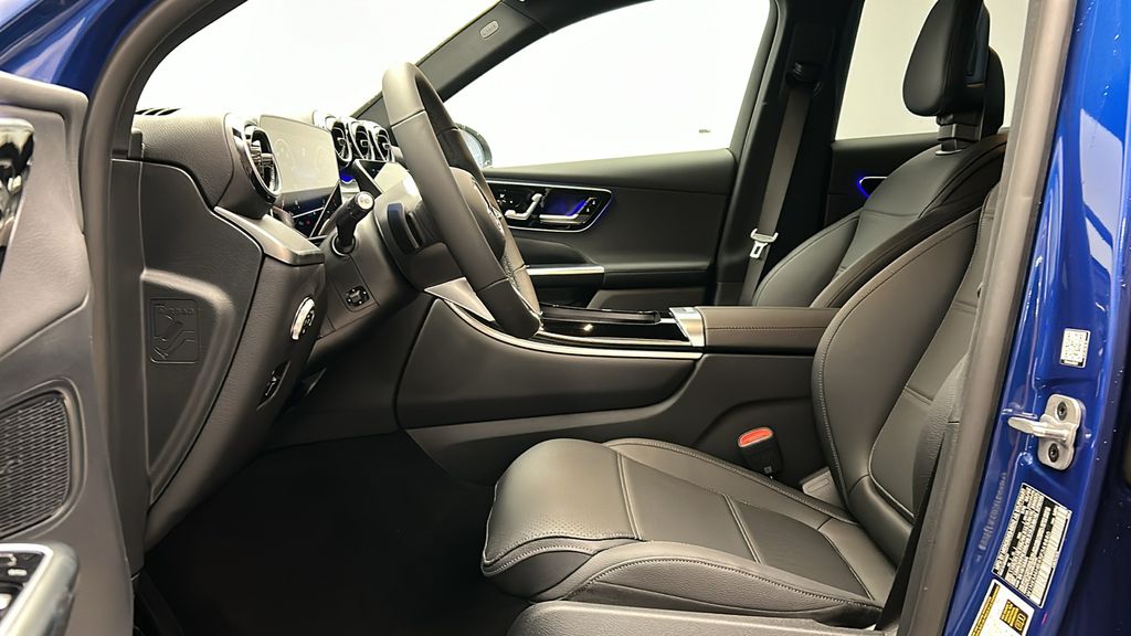 2025 Mercedes-Benz GLC 300 13