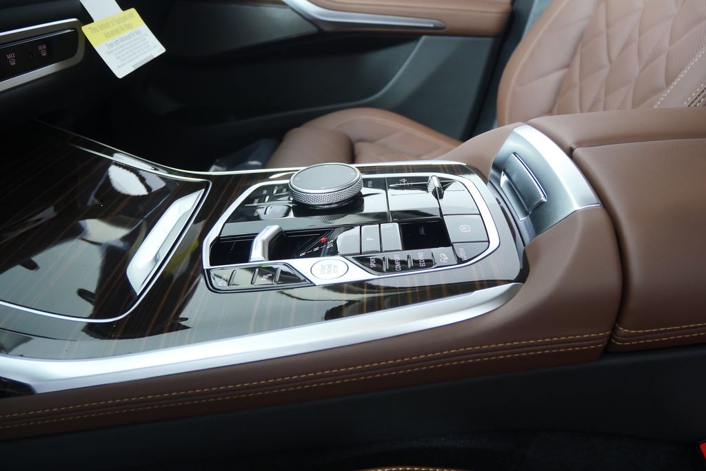 Thumbnail: 2026 BMW X7 - 23