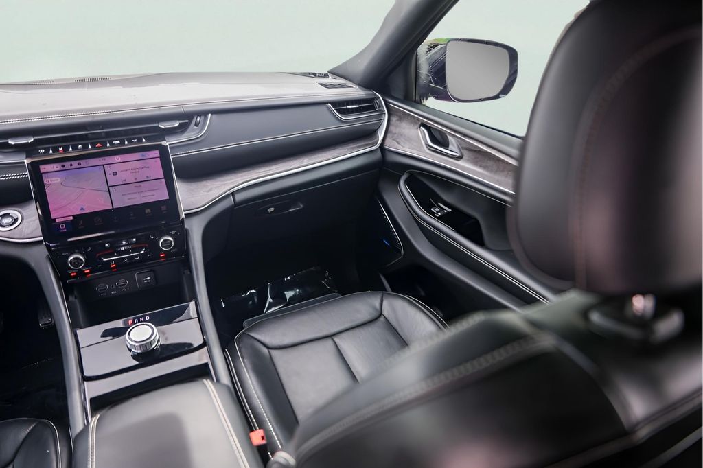 Used Car 2022 Jeep Grand Cherokee  Overland For Sale Under $35,000 In Austin, Texas