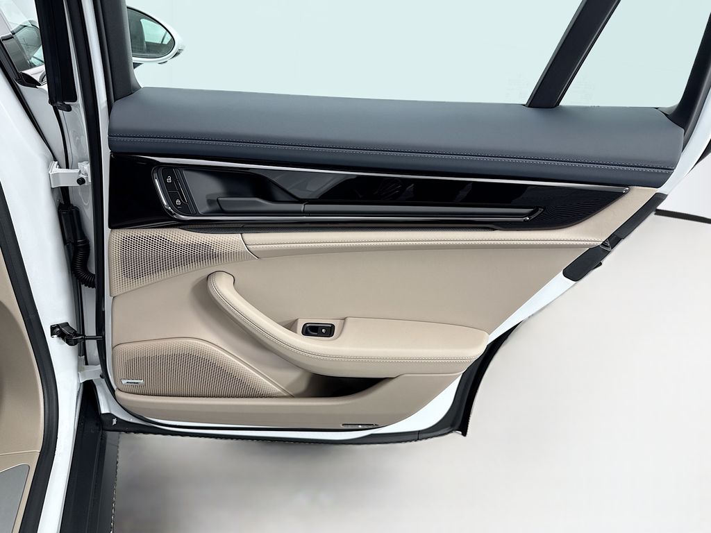 Thumbnail: 2026 Porsche Panamera - 28