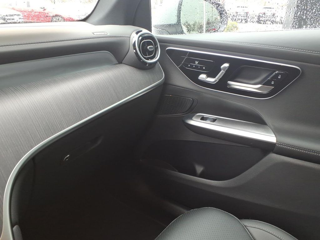 New 2026 White Mercedes-Benz GLC 300 image 25