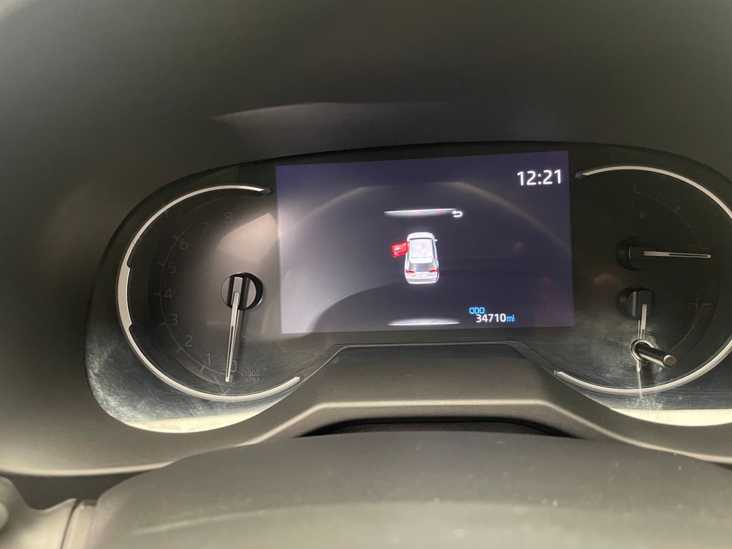 2023 Toyota RAV4 XLE 24