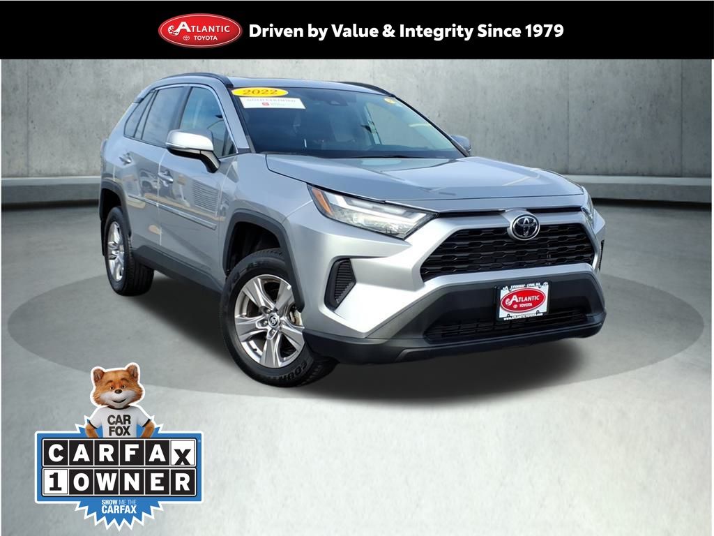 2022 Toyota RAV4 XLE's photo