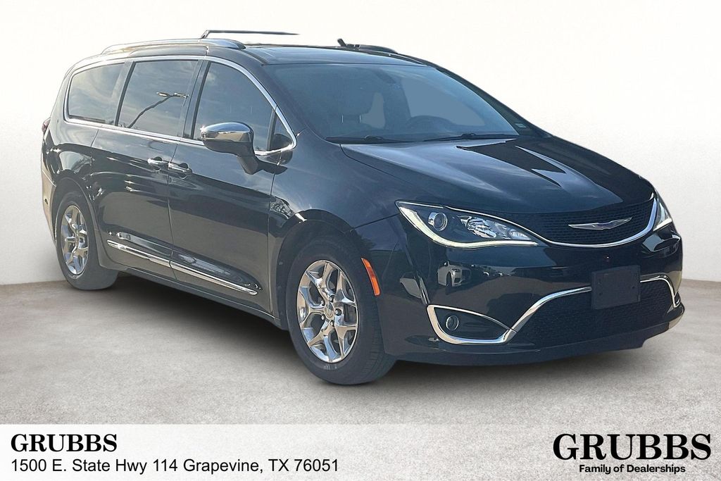 Brilliant Black Crystal Pearlcoat 2019 Chrysler Pacifica Minivan Front-Wheel Drive 9-Speed Automatic