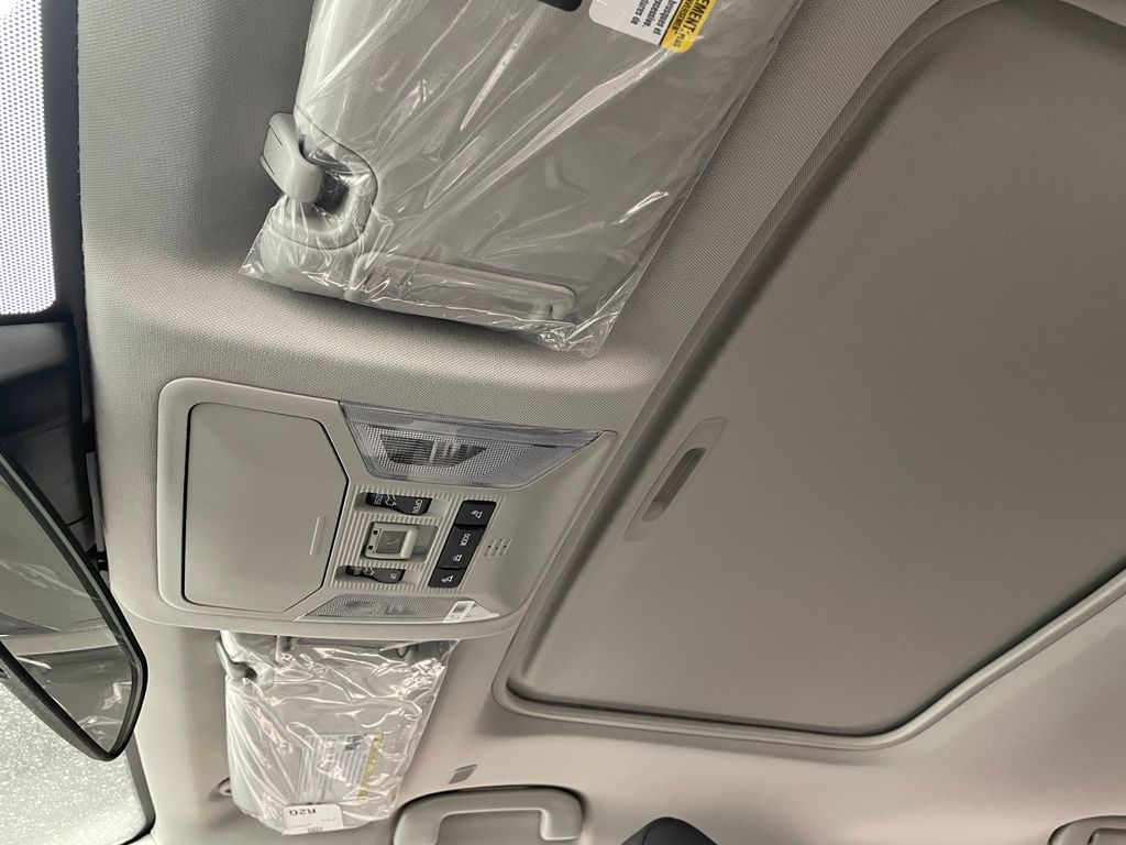 Thumbnail: 2025 Toyota RAV4 - 27