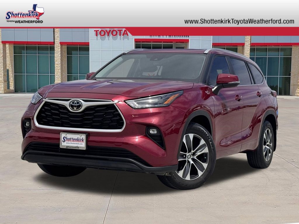 Red (Ruby Flare Pearl) 2023 Toyota Highlander XLE FWD SUV / Crossover Front-Wheel Drive 8-Speed Automatic