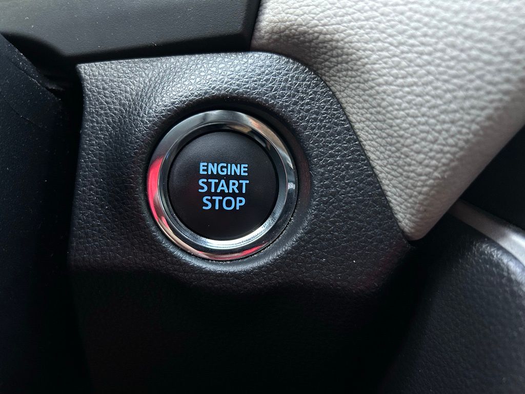 2019 Toyota RAV4 XLE Premium 28