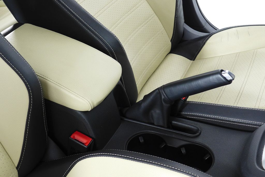 Thumbnail: 2013 Volkswagen Jetta - 16