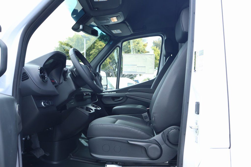 2025 Mercedes-Benz Sprinter 2500 6