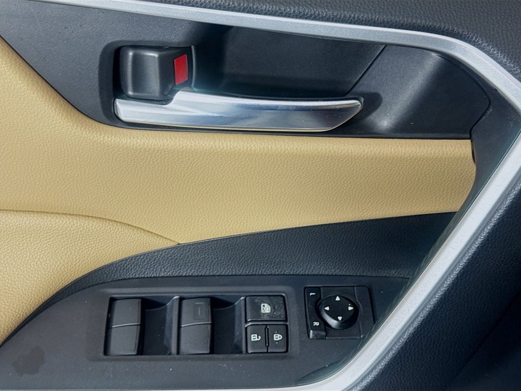 Used Car 2021 Toyota Rav4 Hybrid  Xle For Sale Under $25,000 In Austin, Texas