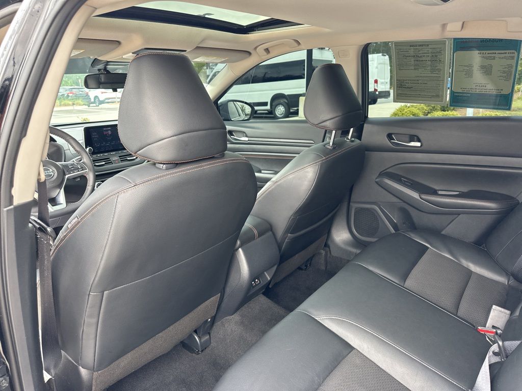 2022 Super Black Clearcoat Nissan Altima 2.5 SR FWD Sedan