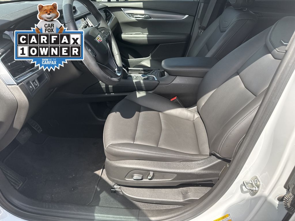 2024 Cadillac XT6 Luxury White at River Oaks CDJR