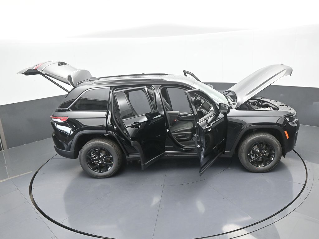 New 2026 Diamond Black Crystal Pearlcoat Jeep Laredo image 53
