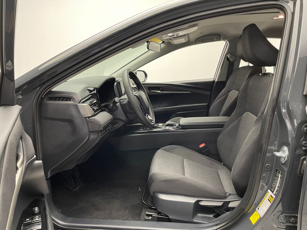 2025 Toyota Camry LE 12
