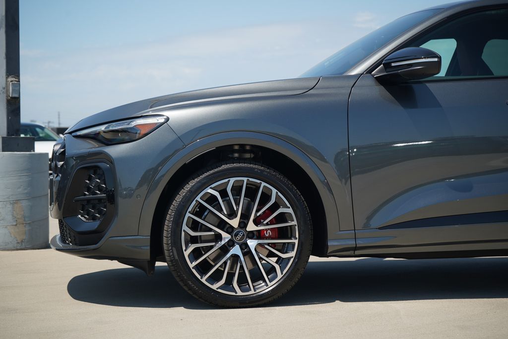 Thumbnail: 2026 Audi SQ5 - 3