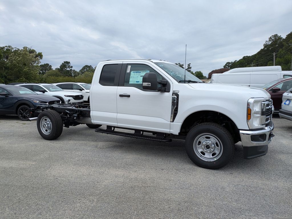 2026 Ford F-350 Chassis XL