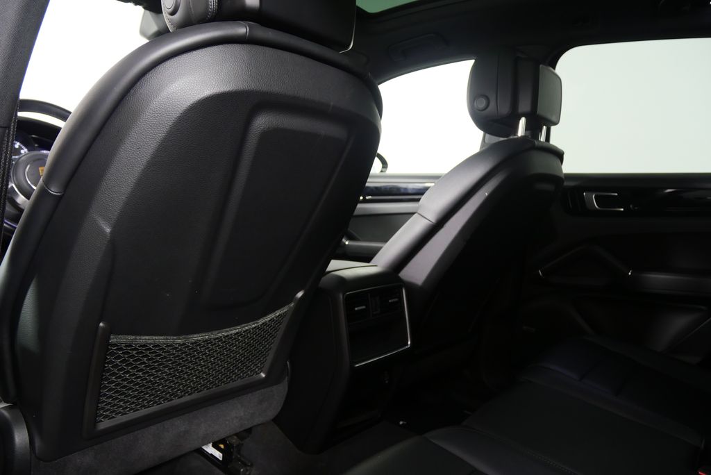 2019 Porsche Cayenne Base 16