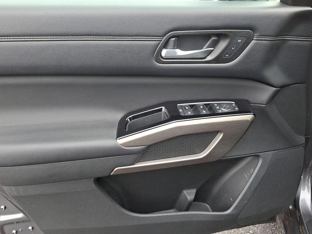 Thumbnail: 2023 Nissan Pathfinder - 13