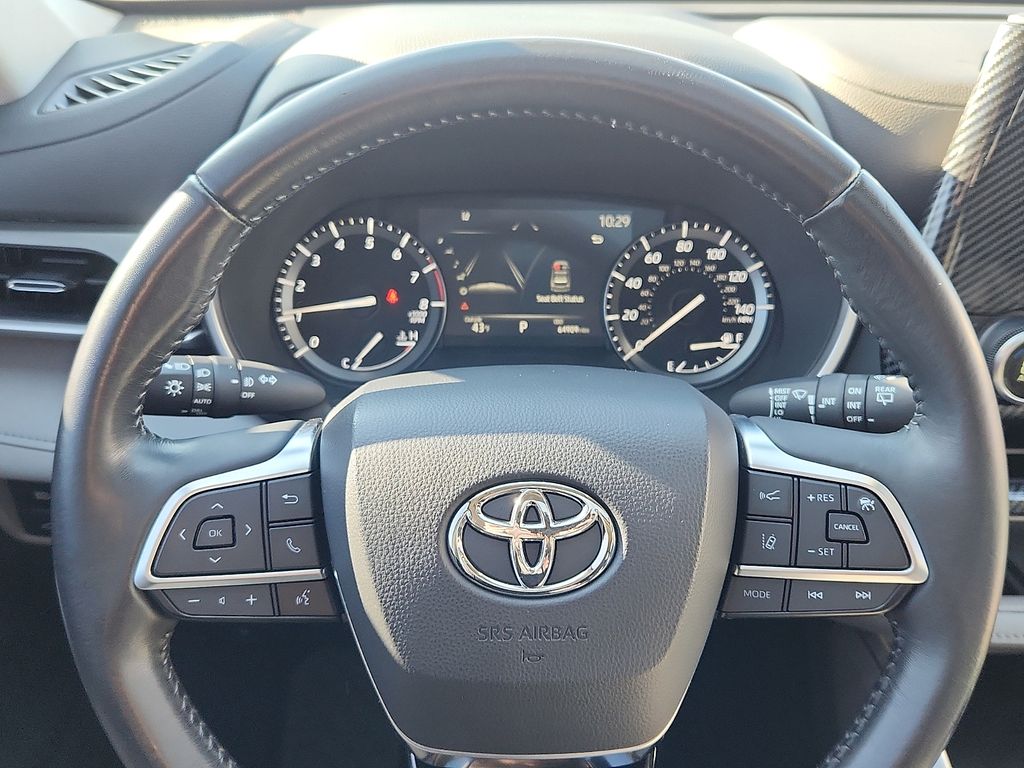 Thumbnail: 2021 Toyota Highlander - 21