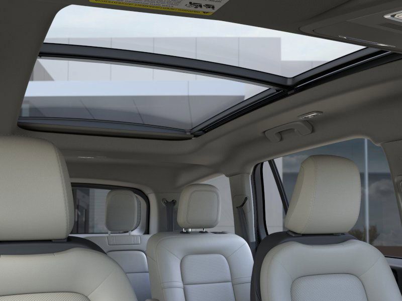 New 2026 White Lincoln Premiere image 22