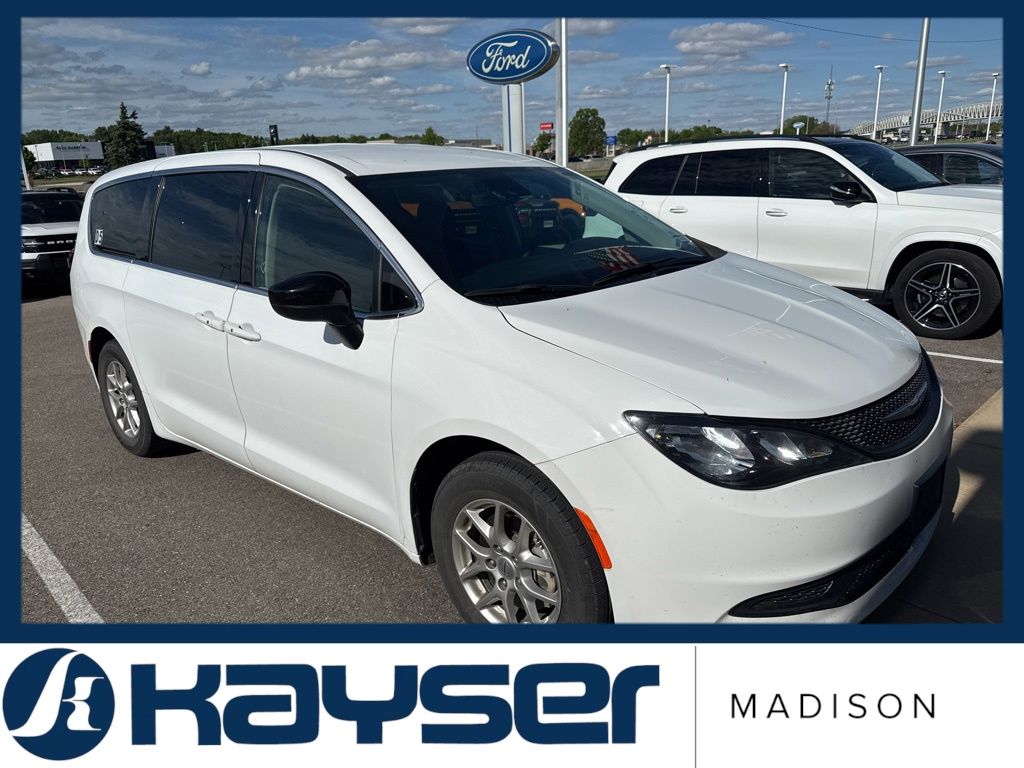2024 Chrysler Voyager LX