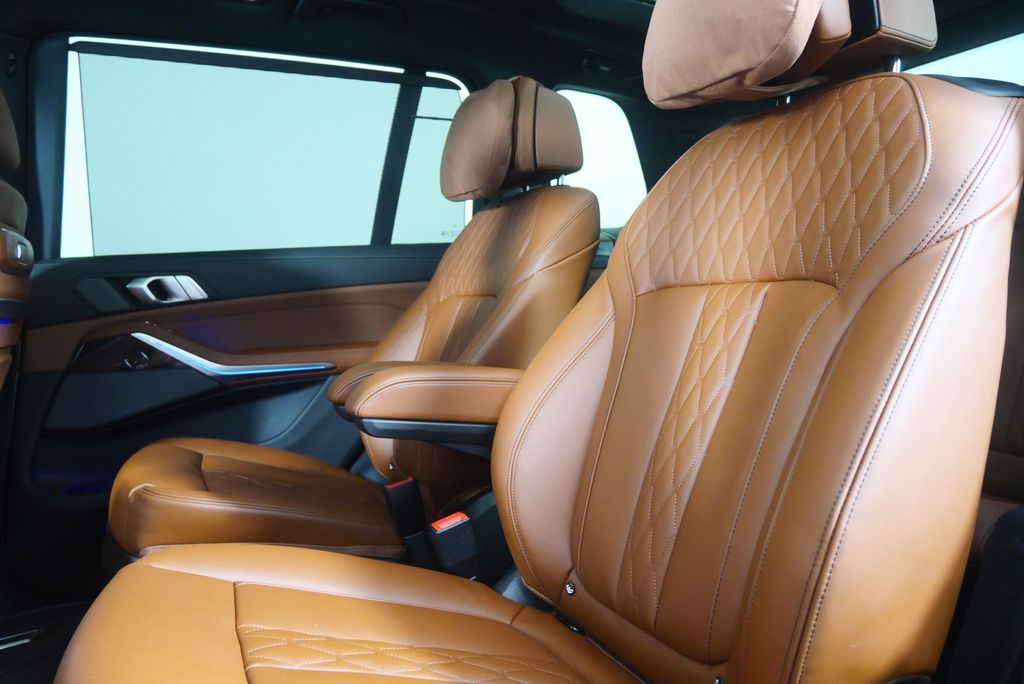 Thumbnail: 2026 BMW X7 - 16