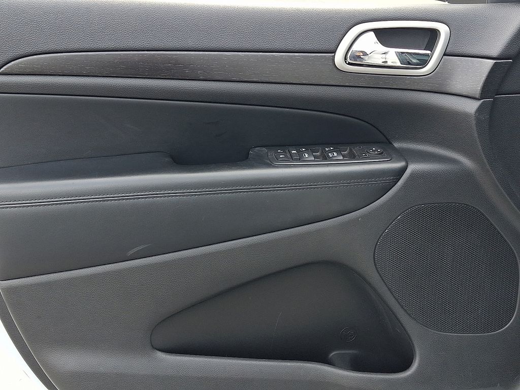 2017 Jeep Grand Cherokee — photo 13