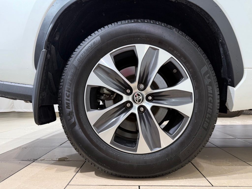 Thumbnail: 2023 Toyota Highlander - 9