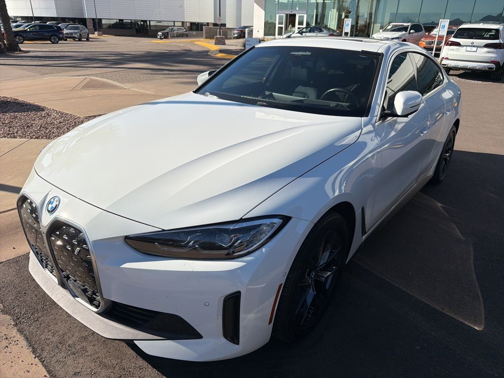 Thumbnail: 2022 BMW i4 - 3