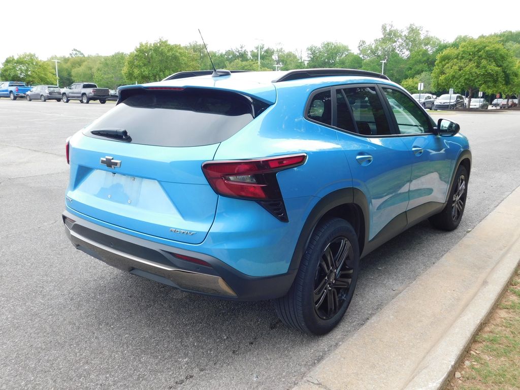 Thumbnail: 2025 Chevrolet Trax - 4