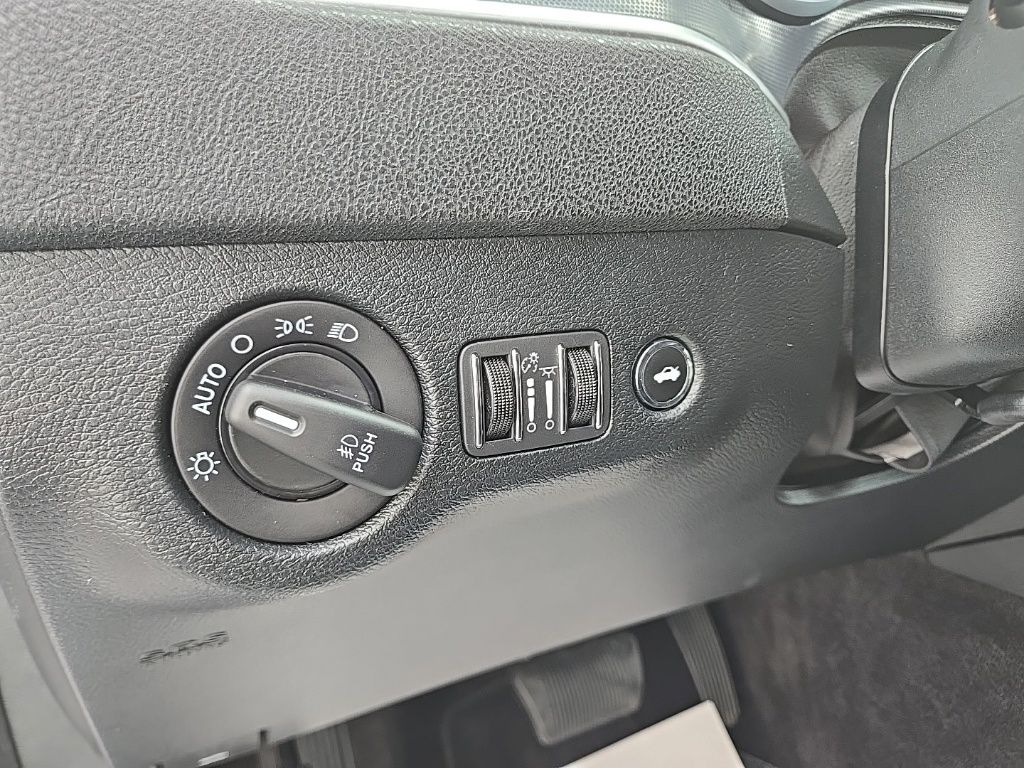 Used 2018 Silver Dodge R/T image 26