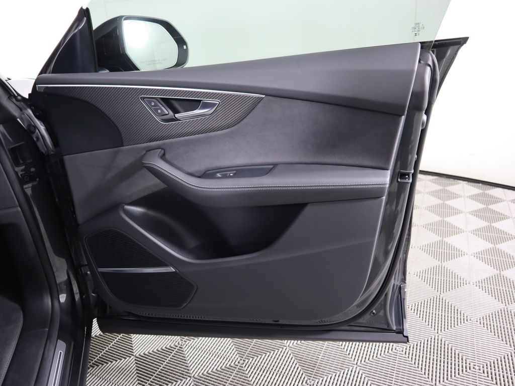 Thumbnail: 2024 Audi SQ8 - 26