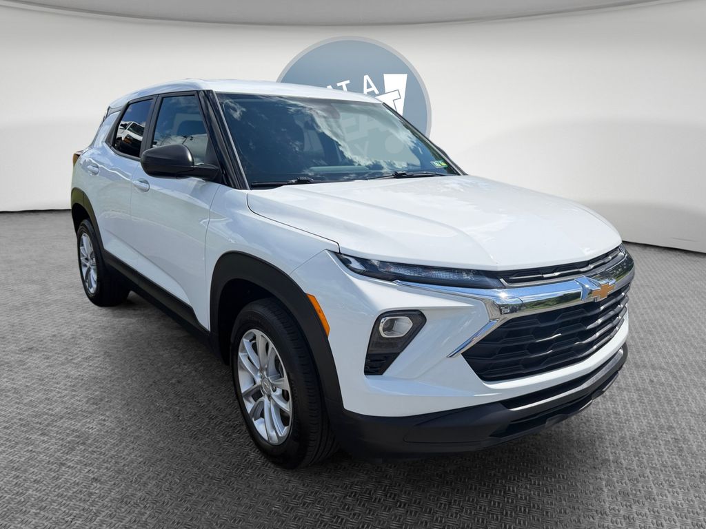 Summit White 2024 Chevrolet Trailblazer SUV / Crossover Four-Wheel Drive 9-Speed Automatic