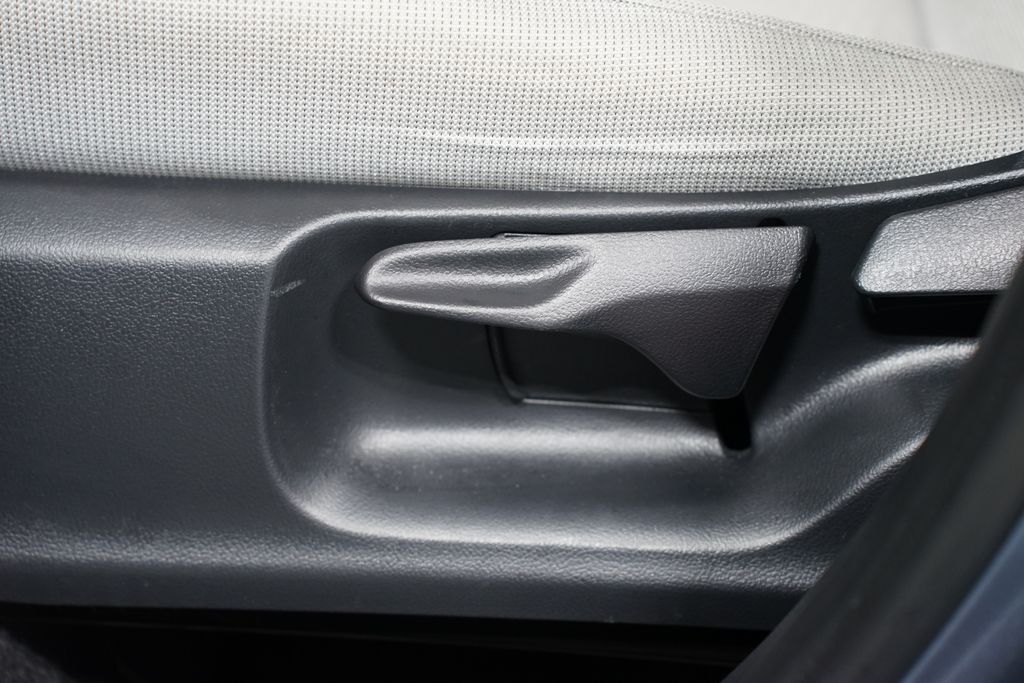 Thumbnail: 2025 Toyota Corolla Cross - 32