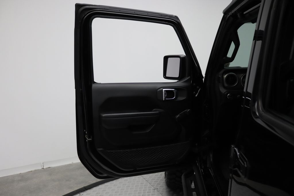 Thumbnail: 2023 Jeep Gladiator - 16