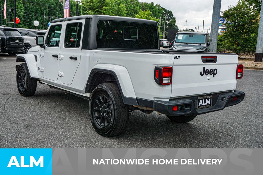 Used 2023 White Jeep Overland image 4