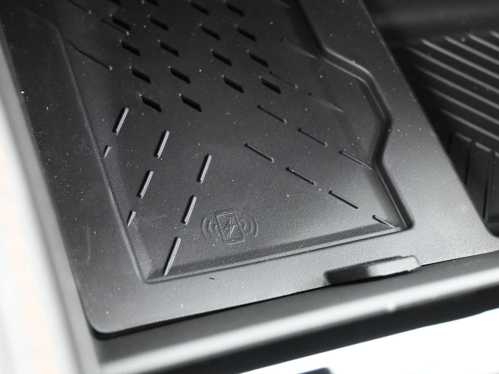 New 2026 Diamond Black Crystal Pearlcoat Chrysler Pinnacle image 23