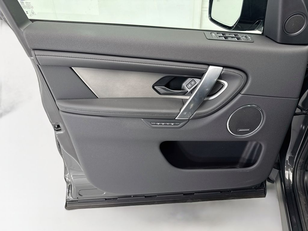 Thumbnail: 2026 Land Rover Discovery Sport - 23