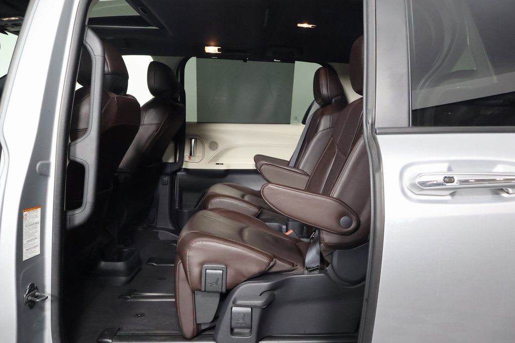 Thumbnail: 2023 Toyota Sienna - 11