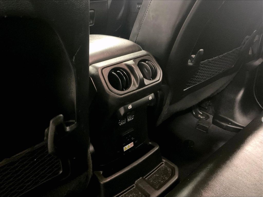 2024 Jeep Wrangler — photo 28