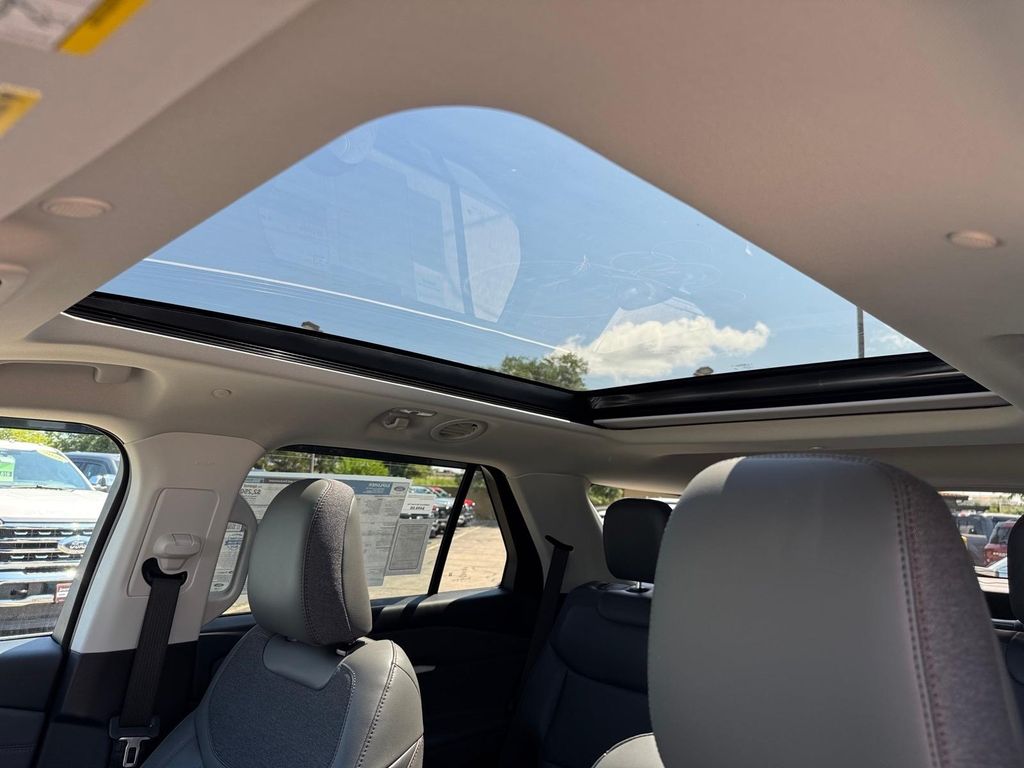 New 2026 Agate Black Metallic Ford Active image 8