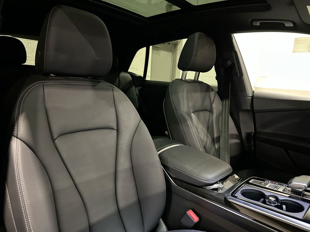 Thumbnail: 2025 Audi Q8 - 6