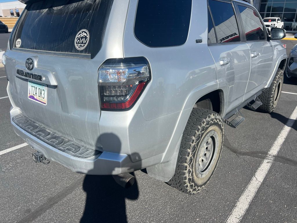 Thumbnail: 2019 Toyota 4Runner - 3