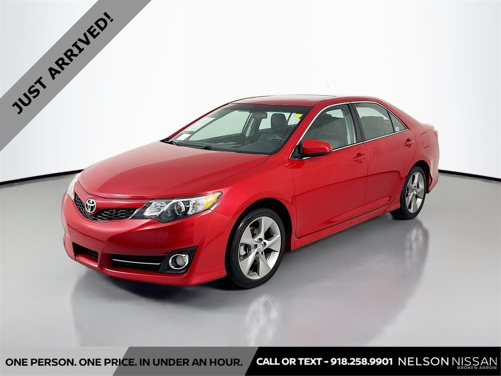 Barcelona Red Metallic 2014 Toyota Camry SE Sport Sedan Front-Wheel Drive 6-Speed Automatic